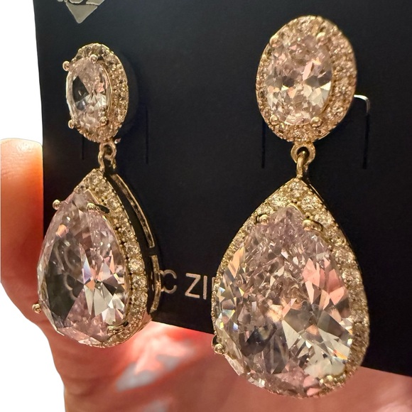 Mariell - NWT - Cubic Zirconia Tear-Drop dangle Earrings - Picture 5 of 10